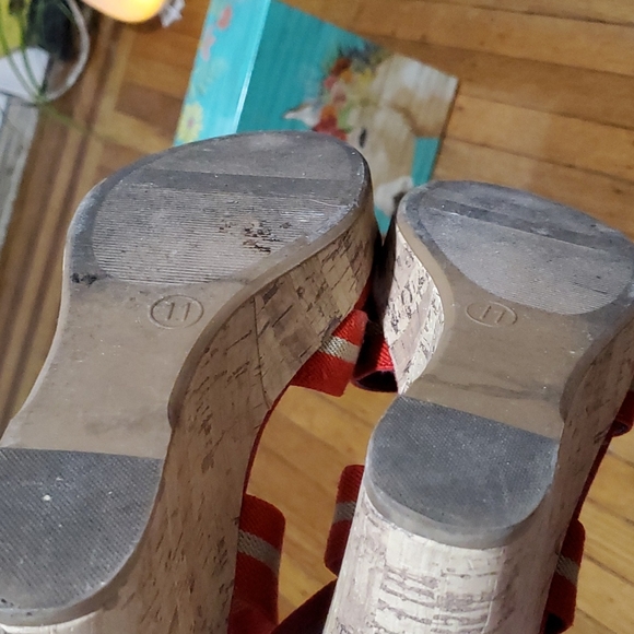 Target brand Merona red & cream ladies wedge sandal, size 11 - Picture 6 of 8